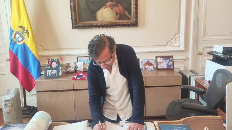 <div class="migrated-promo-image__description"><div class="migrated-promo-image__source">Fuente: Redes Sociales: Gustavo Petro</div></div>