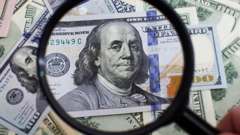 El dólar paralelo cayó 55 pesos en lo que va de noviembre