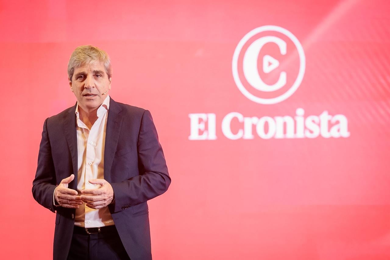 El plan Caputo: cuál es la fecha para acceder a los mercados internacionales y qué le falta