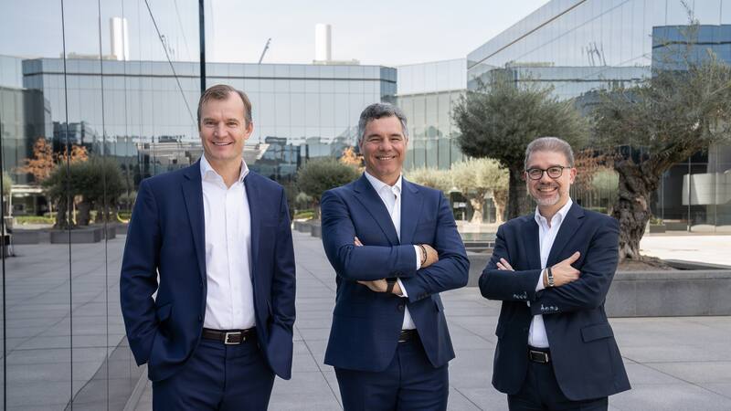 Ceo de Yoigo, Meinrad Spenger, Manager de MásMóvil, Germán López y el Consejero Delegado Orange España, Ludovic Pech.