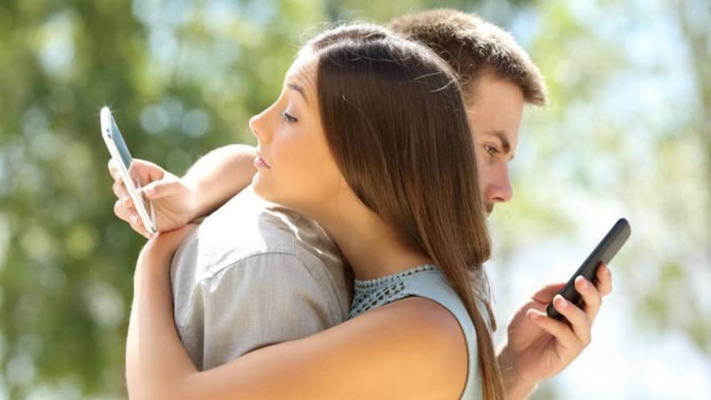 Las cinco señales que pueden revelar una infidelidad o un distanciamiento emocional profundo en la pareja.