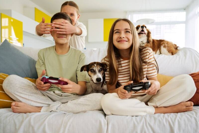 A los perros y gatos les llama más la atención los sonidos. (Foto: Freepik.)