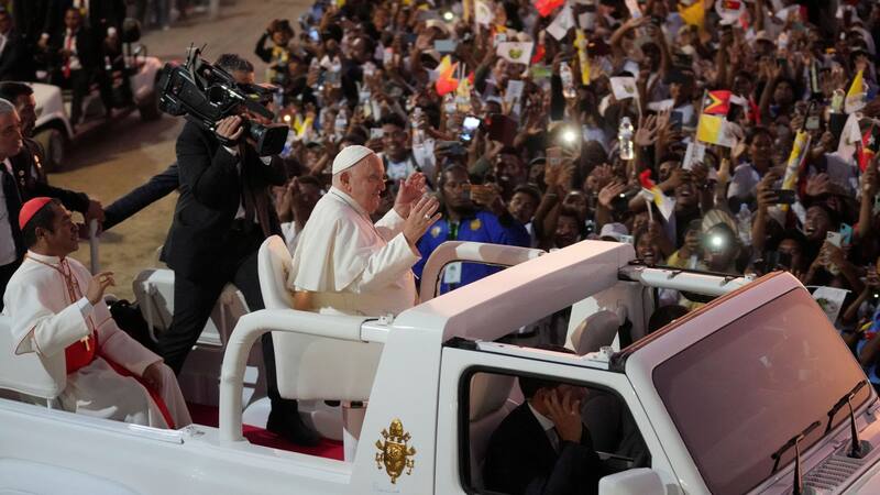 "Este no es un trabajo fácil", les dijo el Papa al final de su intervención, en el estadio Sir John Guise de Port Moresby.