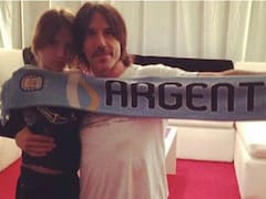 Ashton Kutcher, Dr. House, Red Hot y otros famosos, hinchas de Argentina