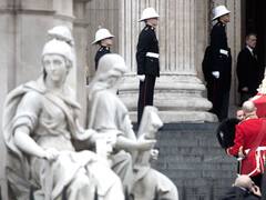 Sin presencia oficial argentina, despidieron los restos de Thatcher