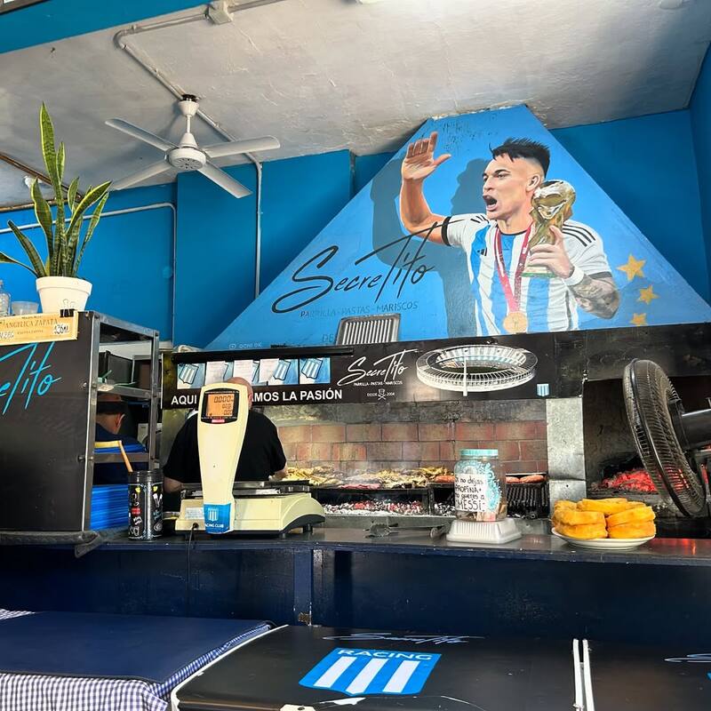 El Secretito es una parrilla porteña ideal para grupos de amigos y fanáticos del fútbol. (Foto: Instagram @parrisecretito)