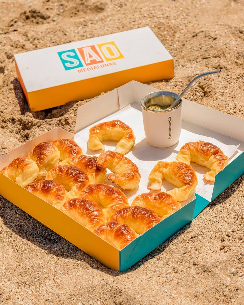 Las medialunas de SÃO son una excelente opción para un desayuno o merienda durante las vacaciones de verano en Mar del Plata. (Foto: Instagram @saomedialunas)