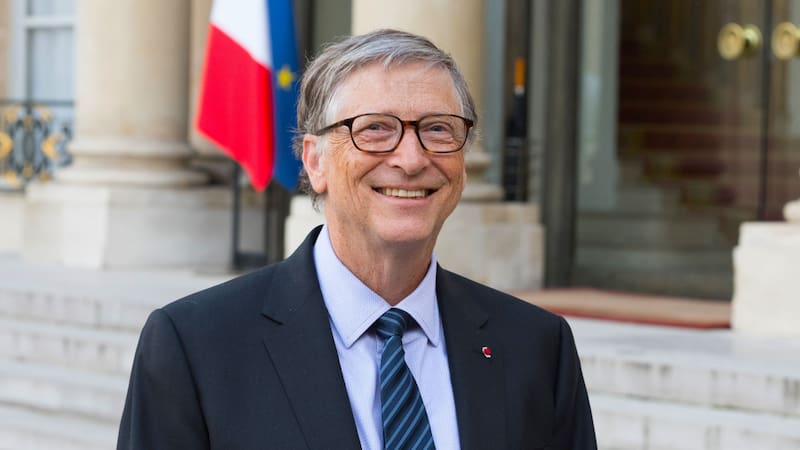 Solo tres profesiones sobrevivirán al avance de la inteligencia artificial, según Bill Gates.