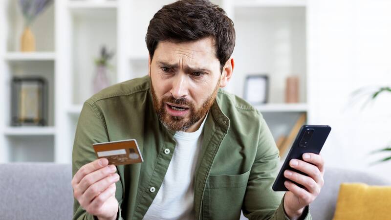 Los delincuentes emplean aún métodos tradicionales para robar información bancaria.