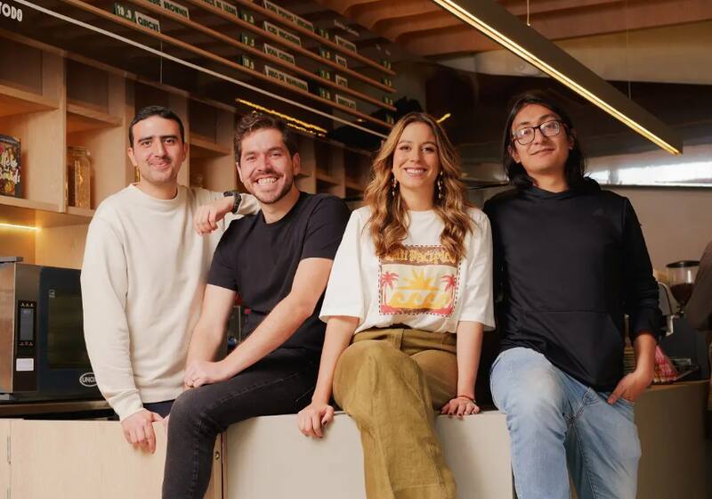 De izquierda a derecha: Andrew Clarkson, Mateo Albarracín, Stephanie Gómez y Juan Osuna, cofundadores de Bacu.