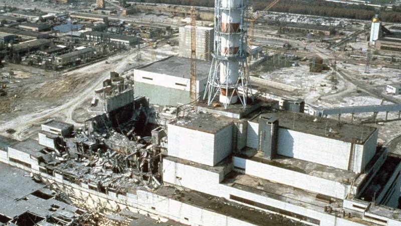 Todo comenzó en la noche del 26 de abril de 1986 cuando explotó el reactor número 4 de la planta de energía de Chernobyl, tras una serie de pruebas.