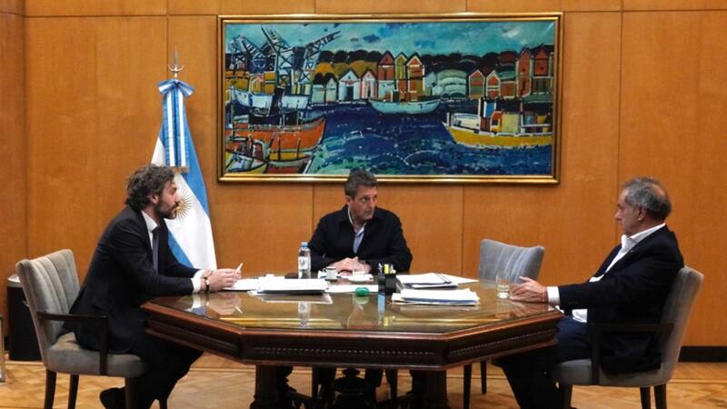 Santiago Cafiero junto a Sergio Massa y Daniel Scioli. (Foto: Télam).