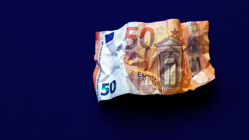 Atención coleccionistas: estos son los billetes de 50 euros que puedes tener en tu cartera y ahora valen 1500 euros.