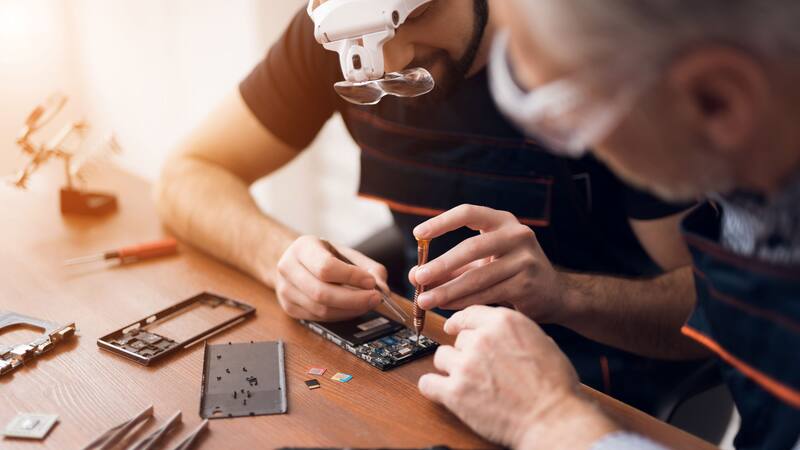 Ahora será más fácil reparar dispositivos gracias a una nueva ley de la UE.