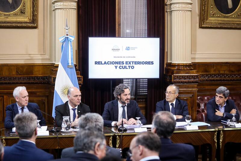 El canciller Cafiero, ayer, en la Comisión de Relaciones Exteriores del Senado