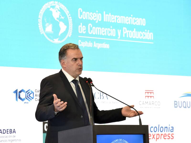 El opositor Yamandú Orsi, principal competidor de Delgado.