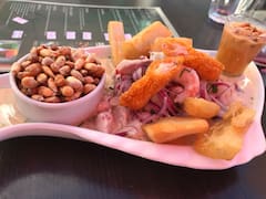 Trabajó en un restaurante estrella de la City y su puesto peruano en plena villa Rodrigo Bueno seduce a empresarios: pagan más de $ 1000 el cubierto