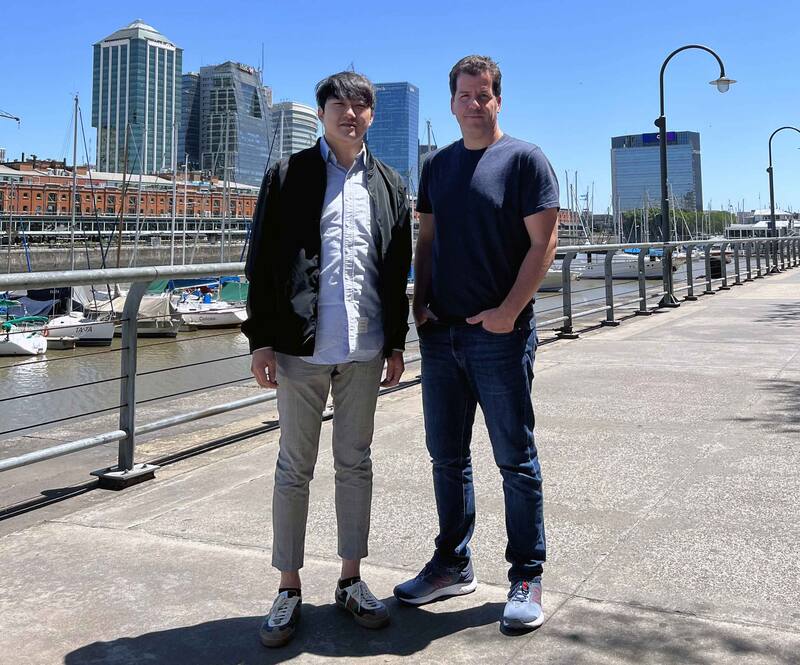 Tony Han COO de Coconut Silo y Diego Bertezzolo.