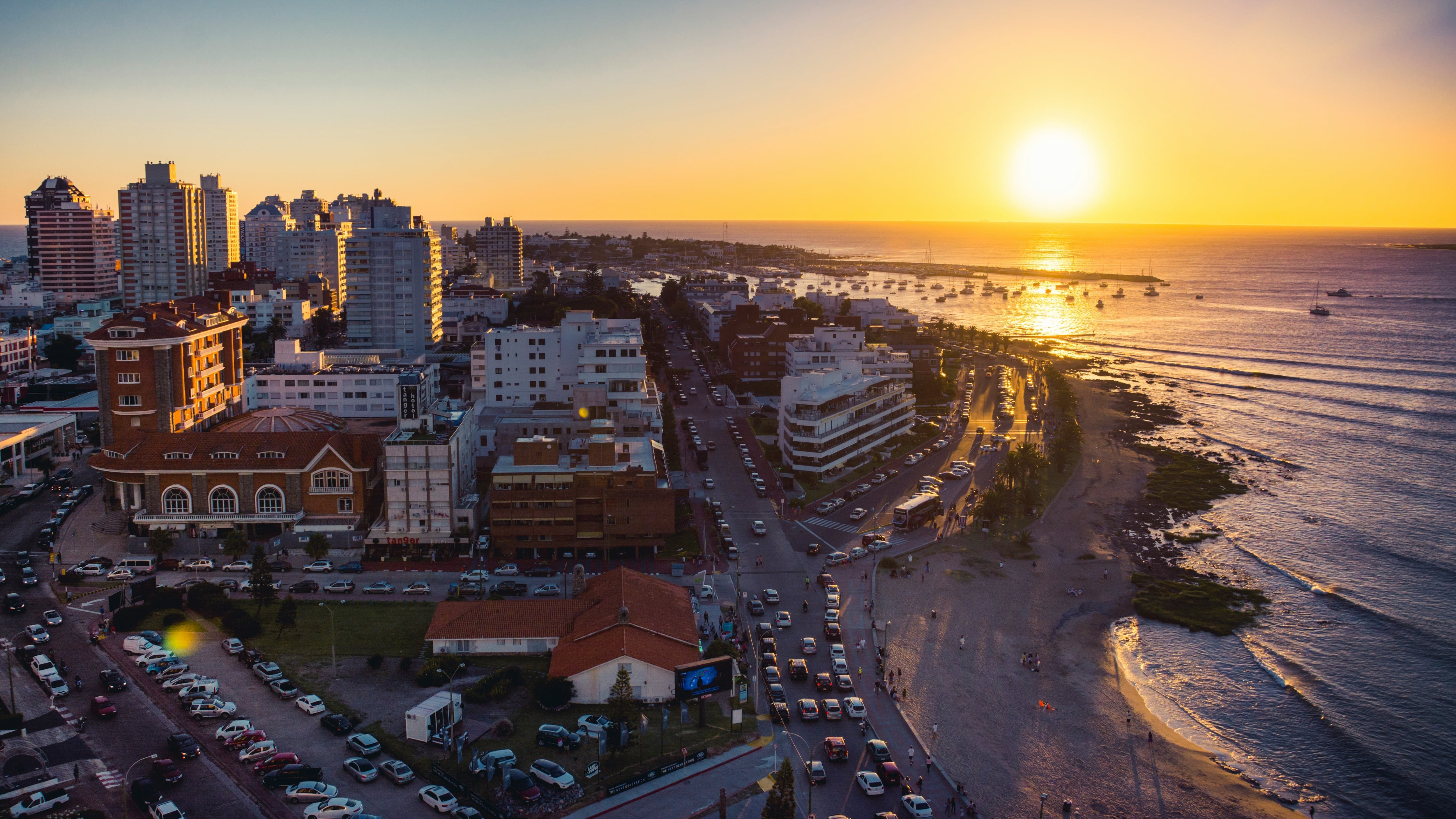 Uruguay tiene una tasa máxima de impuesto a la renta personal de 36%, pero obtiene el puntaje más alto de toda la muestra en Estructura Fiscal.