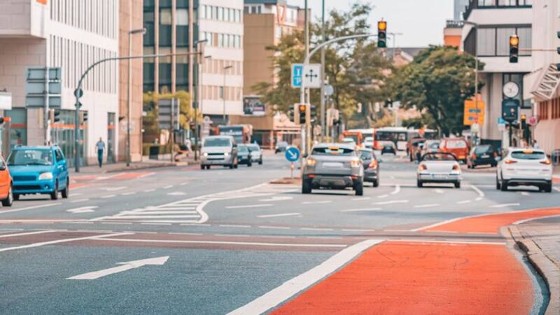 La DGT ha hablado: nadie de esta edad podrá manejar un famoso vehículo si no cumplen estos requisitos, ¿habrá multas?