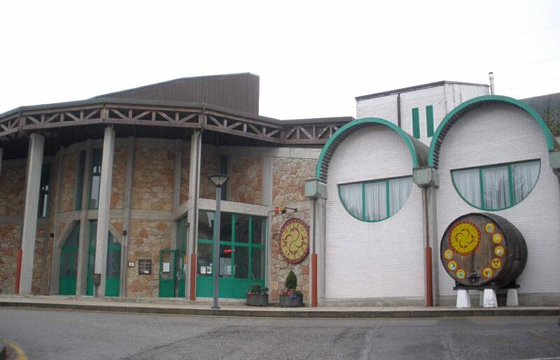 El Museo de la Sidra da a conocer el proceso de creación de esta bebida típica (Fuente: Wikimedia Commons)