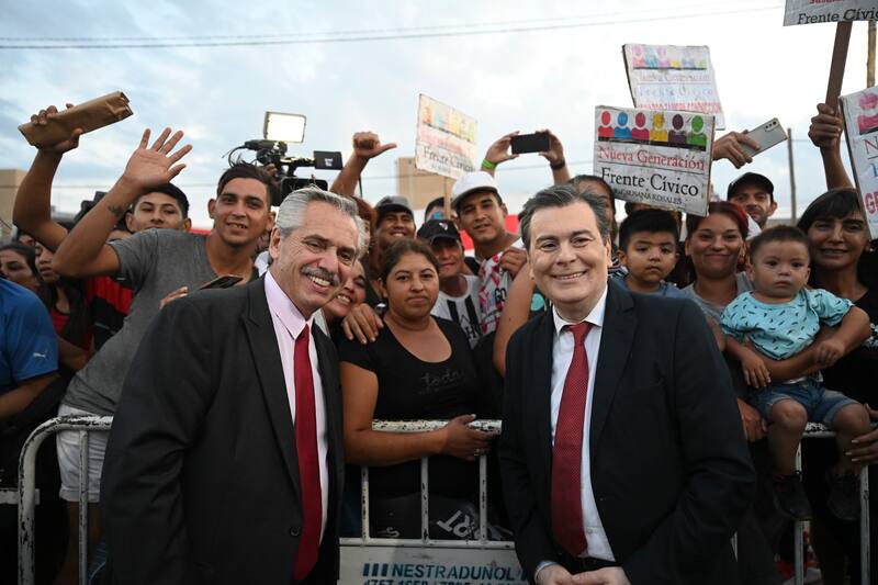 El presidente Alberto Fernández junto al gobernador de Santiago del Estero, Gerardo Zamora.
