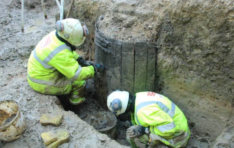 Entre las excavaciones se encontraron pozos de madera. (Fuente: Museo de Arqueología de Londres).