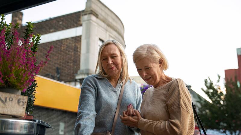 El chollo de El Corte Inglés está dirigido a adultos mayores.