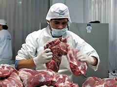 Trabajadores de la carne amenazan con medidas de fuerza