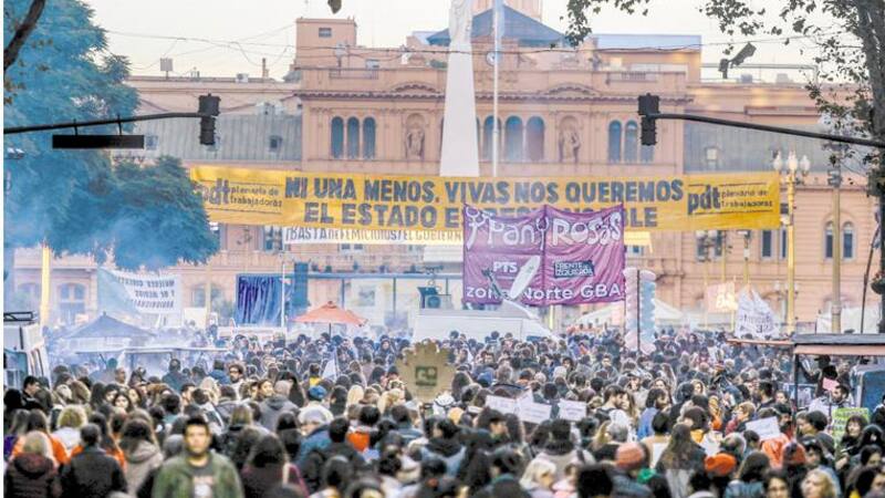 Miles de mujeres se movilizaron frente al Congreso por el aborto legal