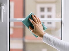 Ni jabón ni bicarbonato: el secreto infalible para limpiar tus vidrios y dejarlos relucientes