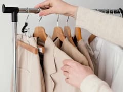 Qué significa colgar las perchas al revés, según la psicología