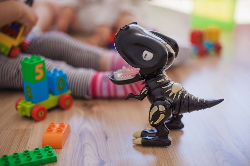 Es importante revisar las recomendaciones de seguridad de la Profeco para elegir juguetes adecuados y seguros para los más pequeños. Fuente: Freepik.