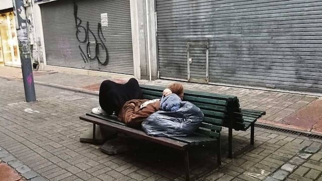 La Policía comenzó a sacar a las personas de la calle