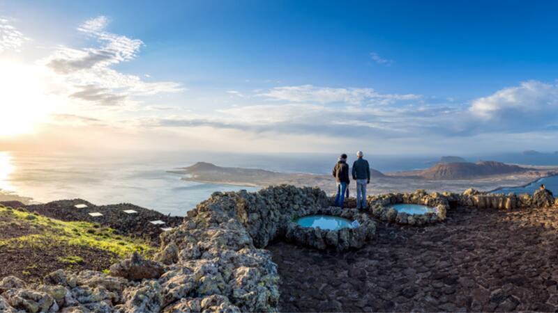 Escapadas de lujo con El Corte Inglés: 4 noches y 5 días en Lanzarote por menos de 350 euros.