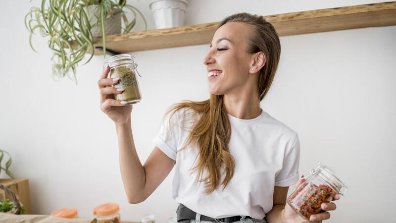 La mezcla se prepara en minutos y se aplica cada 15 días para resultados visibles.