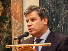 Un outsider en la carrera presidencial: Manes piensa en ser candidato "no tradicional"