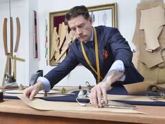 La sastrería artesanal frente al fast fashion: cómo la realización a medida resiste en la era de la producción masiva