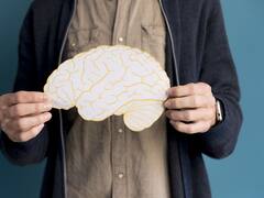 José Manuel Felices, médico: "Estos son dos de los síntomas más típicos del ACV y tenemos que actuar rápido"