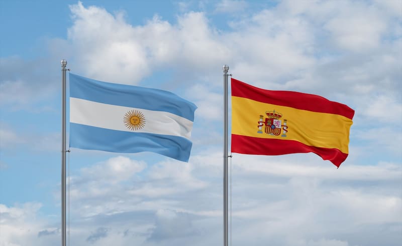 Españoles y argentinos, ¿en qué se parecen, según ChatGPT? (Imagen: Shutterstock)