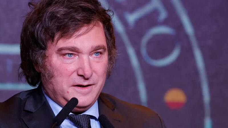 "Es posible abrir el cepo a mediados de este año".