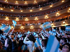 Más de mil chicos juraron lealtad a la bandera en el Teatro Colón