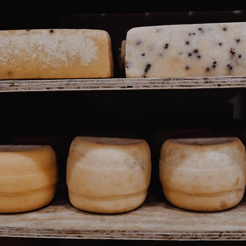 Hay muchas alternativas de lugares para degustar de los mejores quesos. (Foto: Instagram @doniacuchara)