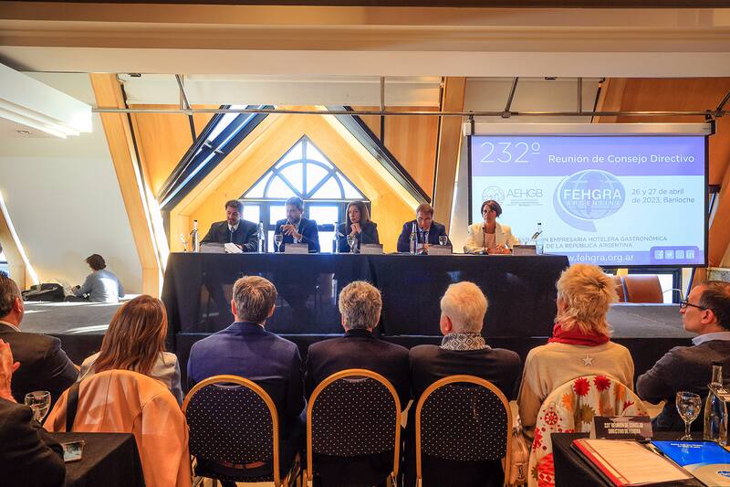 El sector aprovechó la asistencia de autoridades del Gobierno para hacer 3 pedidos para impulsar la industria.