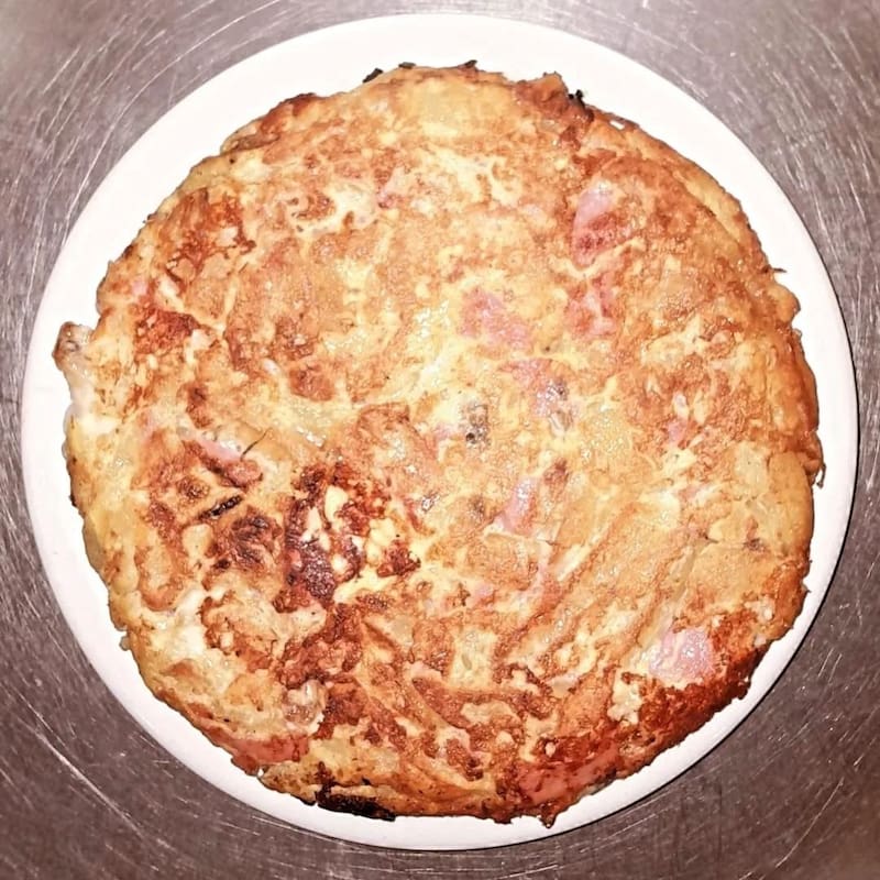El bodegón del Club Alvear en Palermo es famoso por su tortilla de papas artesanal (Fuente: @el.alvear / Instagram)