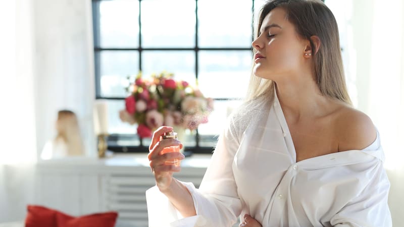 Este perfume es una excelente opción para quienes buscan una alternativa económica a las fragancias de lujo.