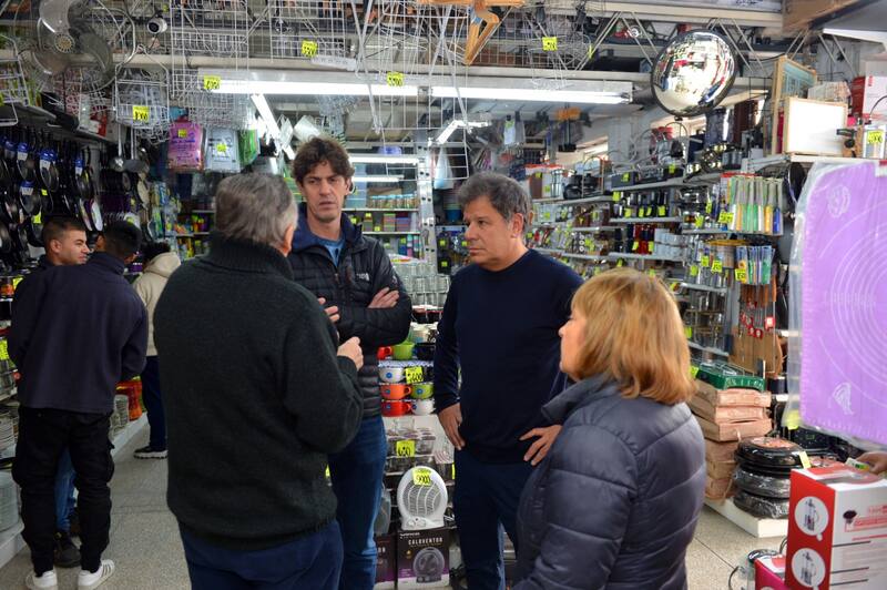 Facundo Manes reapareció en la campaña y acompañó a Martín Lousteau en una recorrida por Pompeya