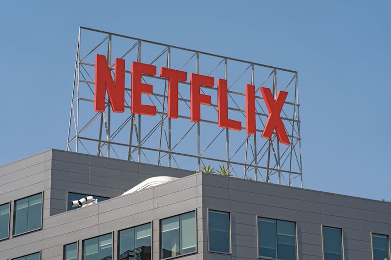 La plataforma está disponible en más de 190 países, con contenido específico para diversas regiones, lo que la convierte en una opción global.