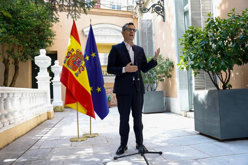 El ministro Félix Bolaños destacó la relevancia de las becas para la democratización del acceso de carreras judiciales. Foto: EFE.