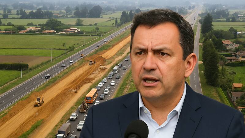 El alcalde de Chía, Leonardo Donoso, en superposición con una vista aérea de la Troncal de los Andes, obra cuestionada por sus retrasos y sobrecostos.